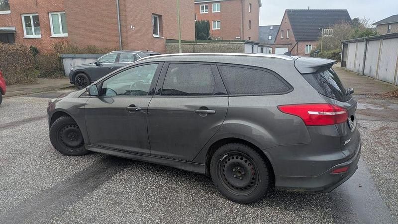 Używany Ford Focus Titanium 150 KM (110 kW) 2015 Szary Sedan/Limuzyna