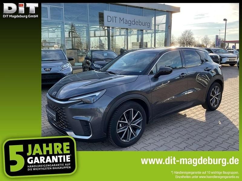 Gebraucht Lexus LBX 136 PS (100 kW) 2024 Sonic chrome (1l1)/ black (202 SUV