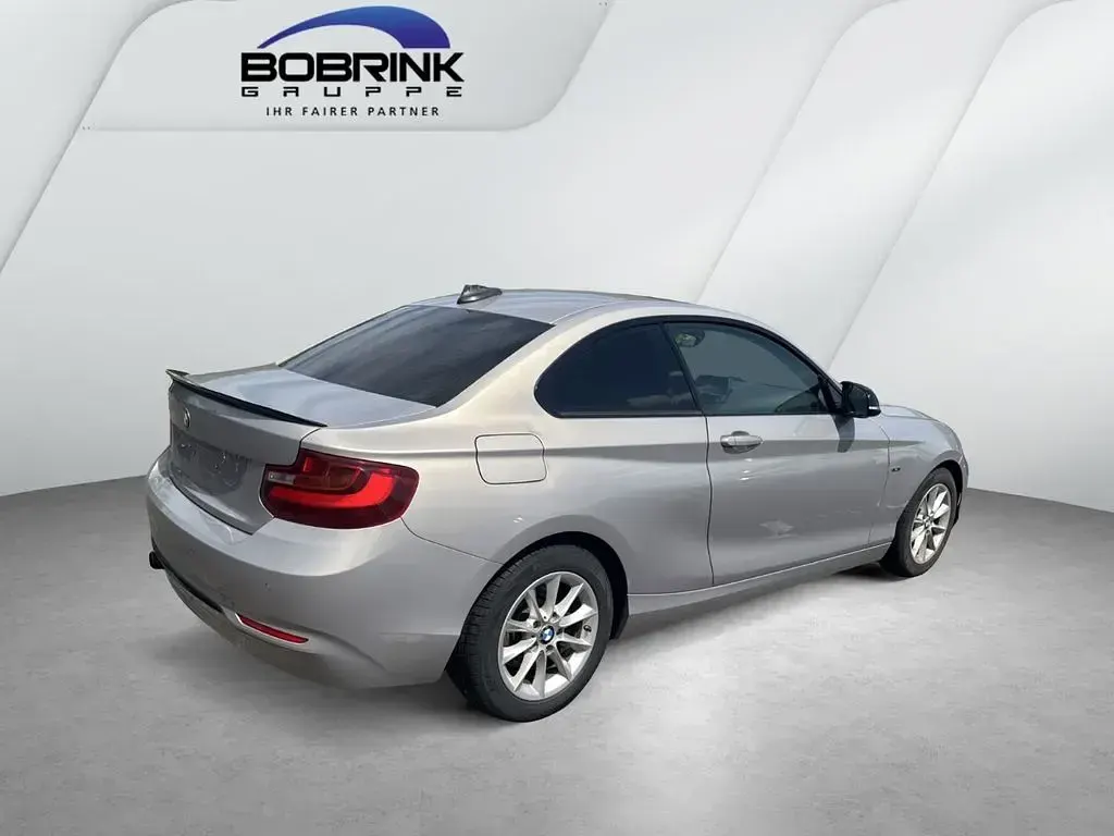 Gebraucht BMW 220 Sport Line 184 PS (135 kW) 2015 Silber Coupé