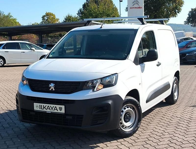 Weiß Gebraucht 2022 Peugeot Partner Premium Van / Kleinbus | 15.980 € (Fairer Preis) - Bild 1/4