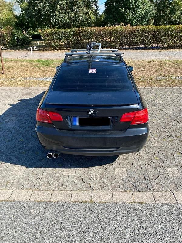 Gebraucht BMW 320 184 PS (135 kW) 2012 Schwarz Coupé