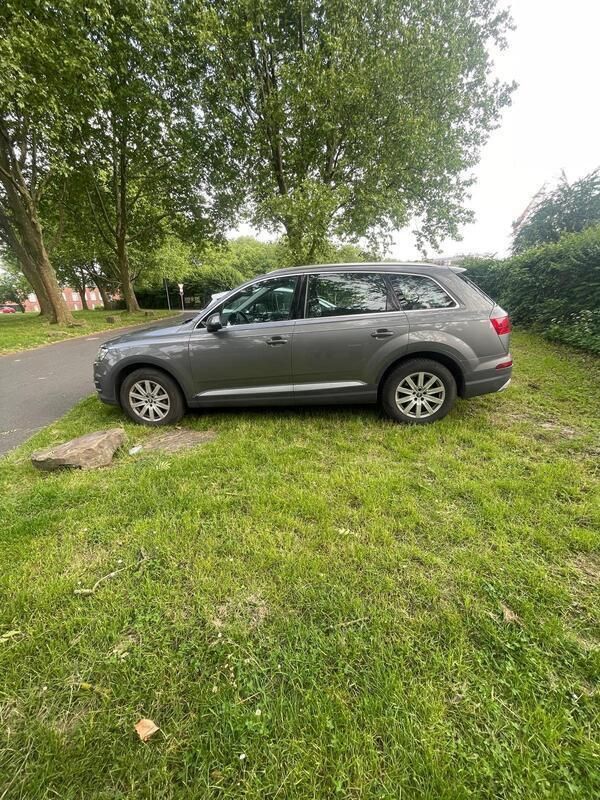 Grau Gebraucht 2017 Audi Q7 SUV | 28.000 € - Bild 1/4
