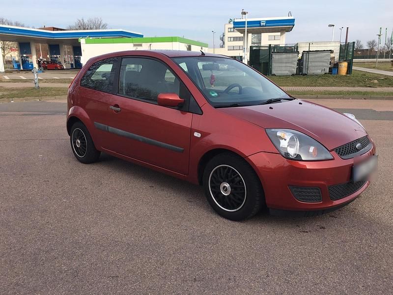 Gebraucht Ford Fiesta 69 PS (50 kW) 2006 Rot Kleinwagen