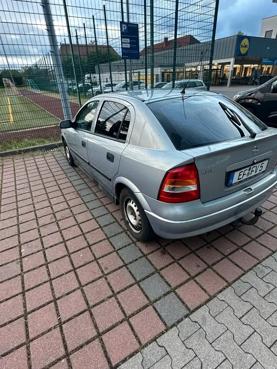 Używany Opel Astra 101 KM (74 kW) 2001 Srebrny Sedan/Limuzyna