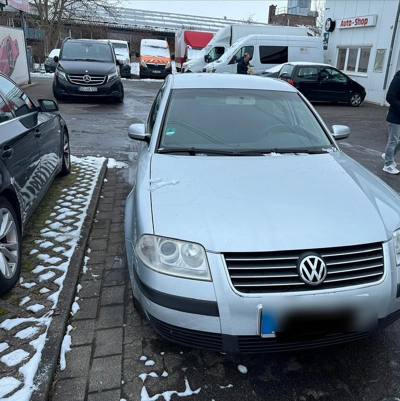 Silber Gebraucht 2003 VW Passat Limousine | 1.850 € (Fairer Preis) - Bild 1/4