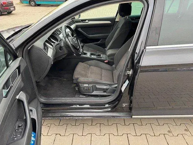 Gebraucht VW Passat Comfortline 190 PS (139 kW) 2017 Schwarz Kombi