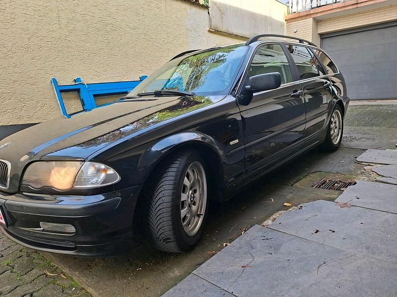 Gebraucht BMW 325 191 PS (140 kW) 2001 Schwarz Kombi