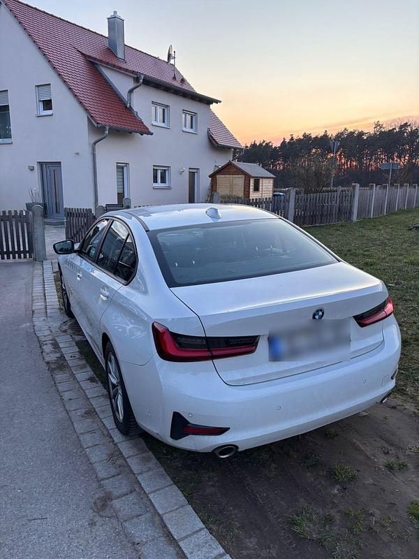 Gebraucht BMW 318 Advantage 156 PS (114 kW) 2021 Weiß Limousine