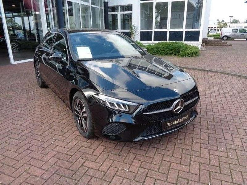 Gebraucht Mercedes A180 136 PS (100 kW) 2024 Kosmosschwarz  metalliclack Kleinwagen