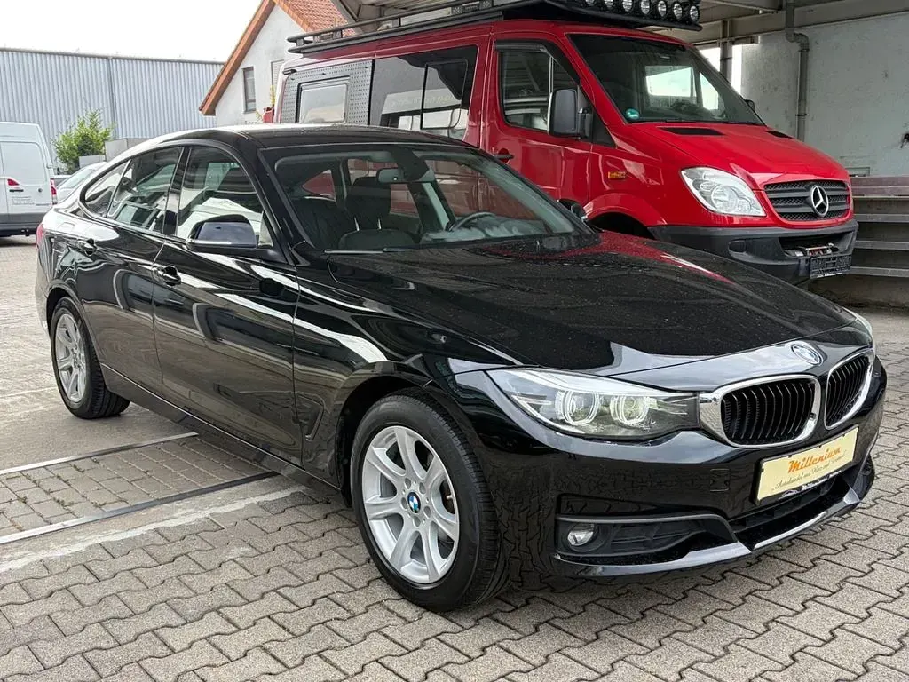 Gebraucht BMW 318 Advantage 150 PS (110 kW) 2017 Schwarz Limousine