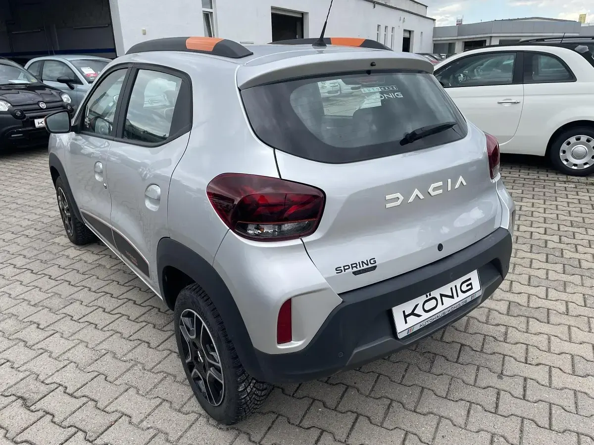Usado Dacia Spring Essentiel 19 kW (26 CV) 2023 Gris Utilitario