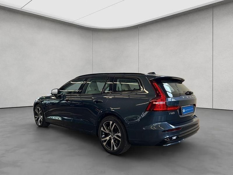 Gebraucht Volvo V60 Ultimate 197 PS (144 kW) 2024 Denim bluemetallic 723 Kombi