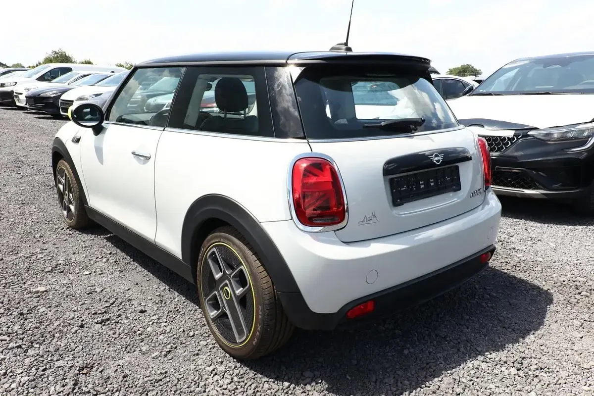 Gebraucht Mini Cooper Classic 135 kW (184 PS) 2021 White silver metallic Kleinwagen