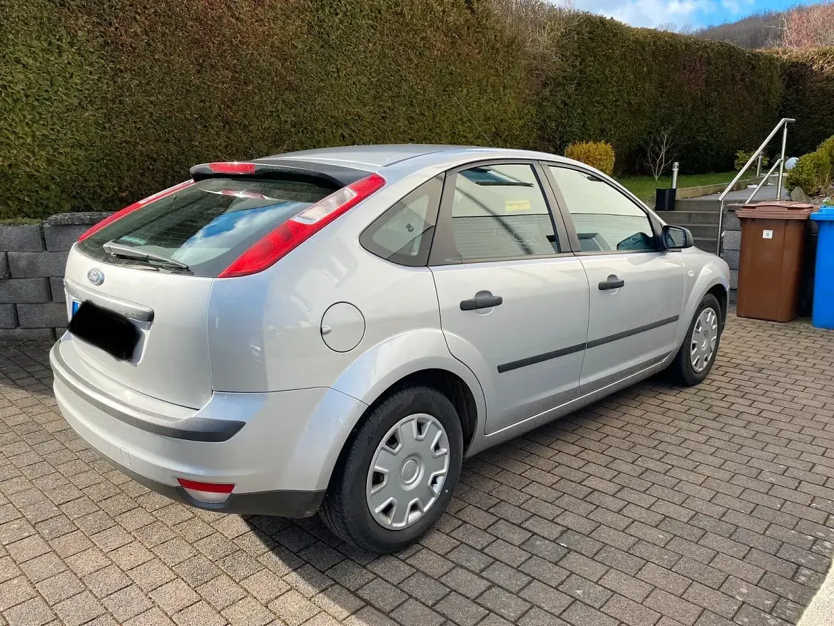Gebraucht Ford Focus 101 PS (74 kW) 2007 Silber Limousine