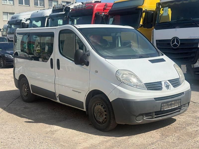 Gebraucht Renault Trafic 114 PS (83 kW) 2011 Weiß Van / Kleinbus