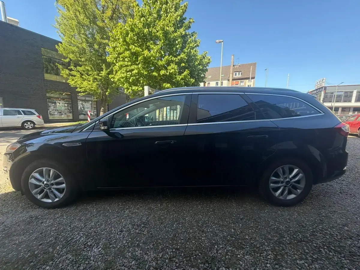 Gebraucht Ford Mondeo Business Edition 140 PS (102 kW) 2014 Schwarz Kombi