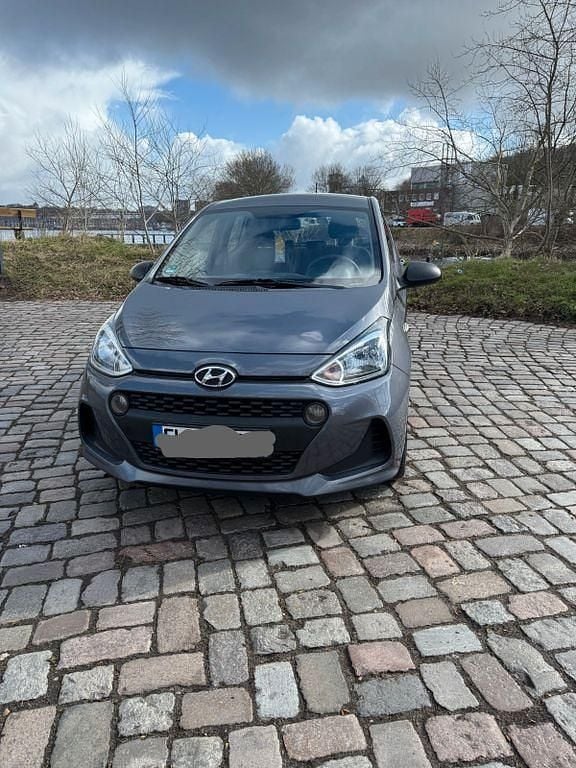 Gebraucht Hyundai i10 Classic 67 PS (49 kW) 2017 Grau Kleinwagen