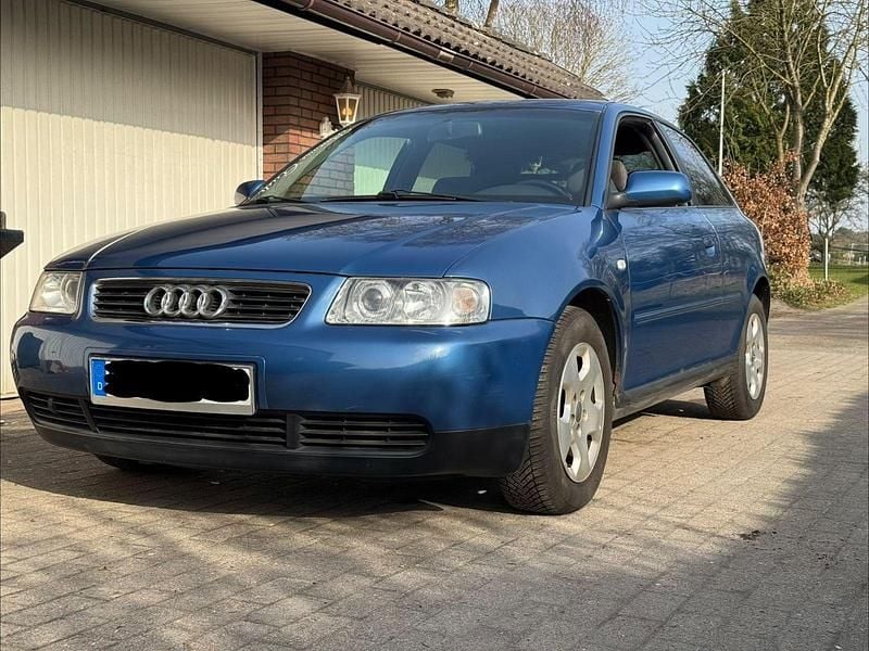 Second-hand Audi A3 101 CP (74 kW) 2000 Albastru Hatchback