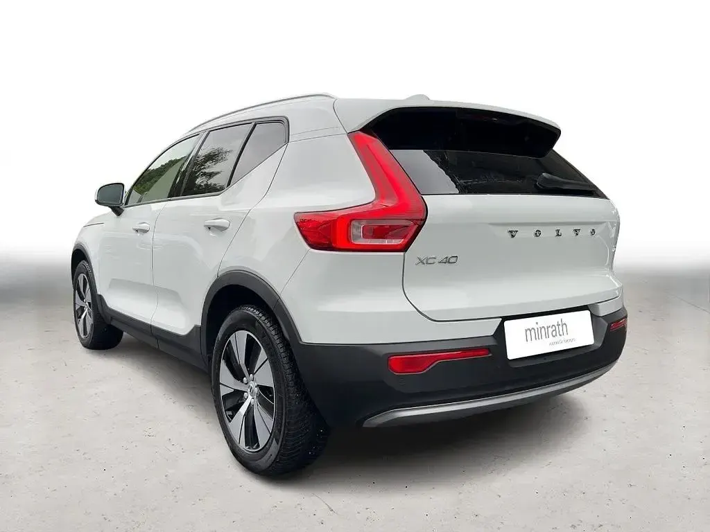Gebraucht Volvo XC40 Momentum 163 PS (119 kW) 2019 Weiß SUV