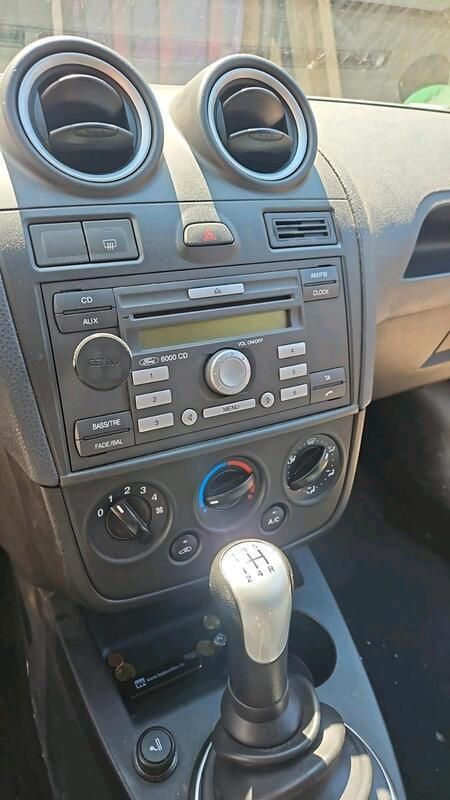Silber Gebraucht 2006 Ford Fiesta Kleinwagen | 1.500 € (Guter Preis) - Bild 1/4
