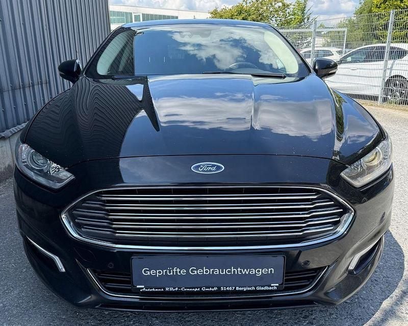Gebraucht Ford Mondeo Titanium 150 PS (110 kW) 2016 Schwarz Limousine