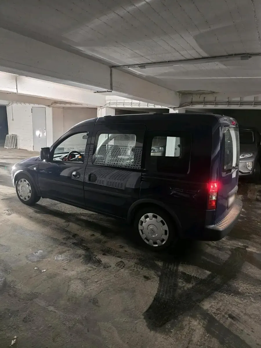 Usado Opel Combo 94 HP (69 kW) 2009 Azul Monovolume