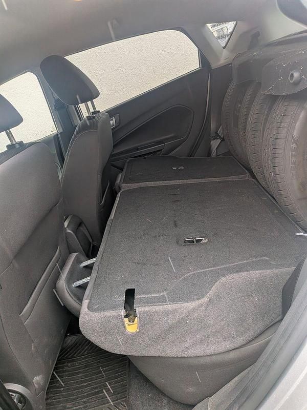 Gebraucht Ford Fiesta SYNC Edition 101 PS (74 kW) 2015 Silber Kleinwagen