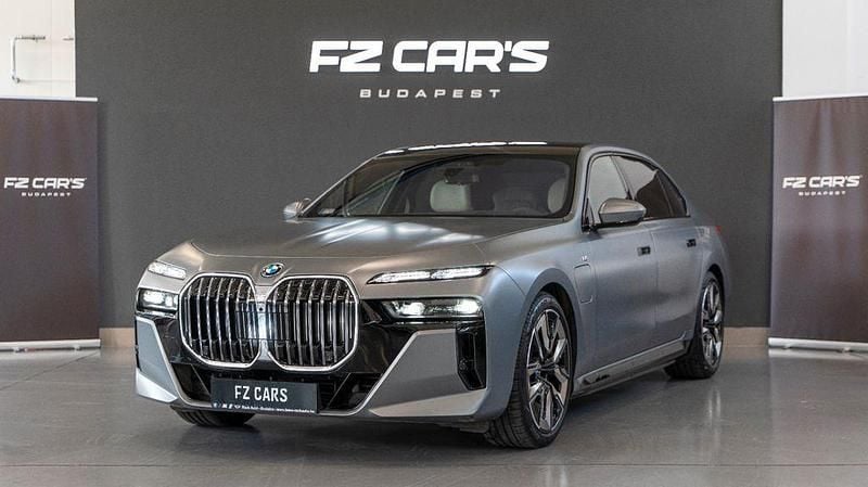 Grau Gebraucht 2023 BMW 750e Limousine | 90.590 € (Etwas zu teuer) - Bild 1/4