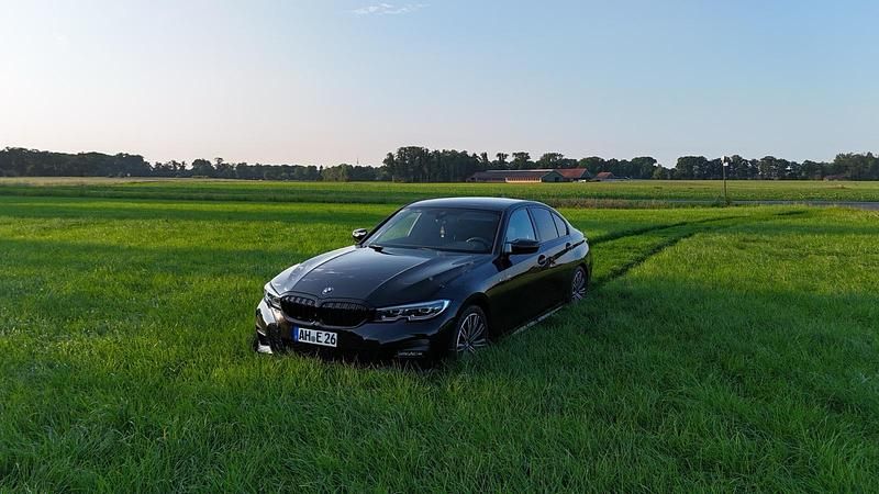 Schwarz Gebraucht 2020 BMW 330 M Sport Limousine | 40.000 € (Fairer Preis) - Bild 1/4