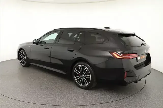 Gebraucht BMW 540 M Sport 303 PS (222 kW) 2025 Schwarz Kombi