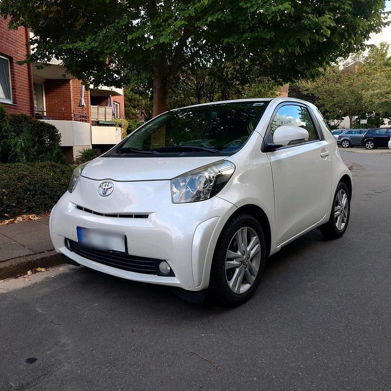 Weiß Gebraucht 2009 Toyota iQ Kleinwagen | 3.550 € (Fairer Preis) - Bild 1/4