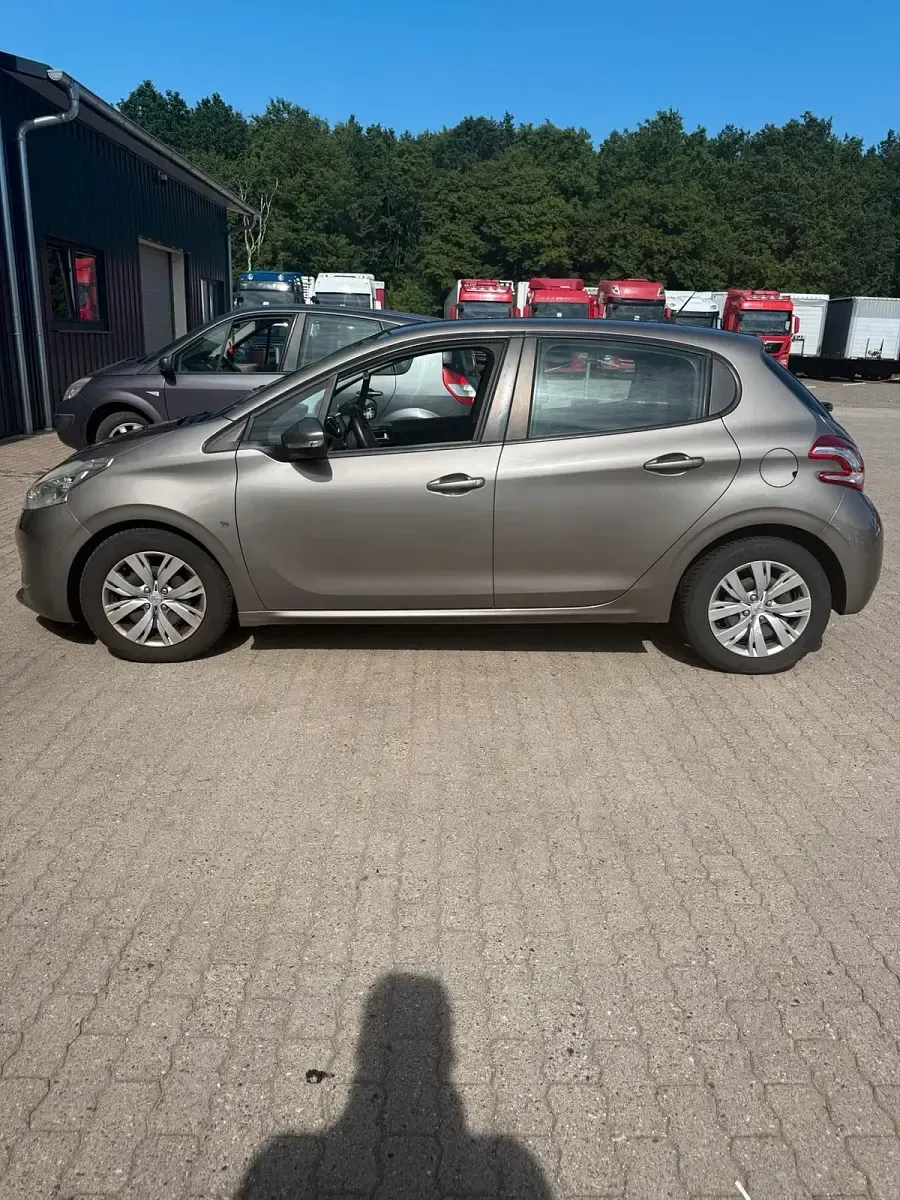 Gebraucht Peugeot 208 85 PS (62 kW) 2012 Grau Kleinwagen