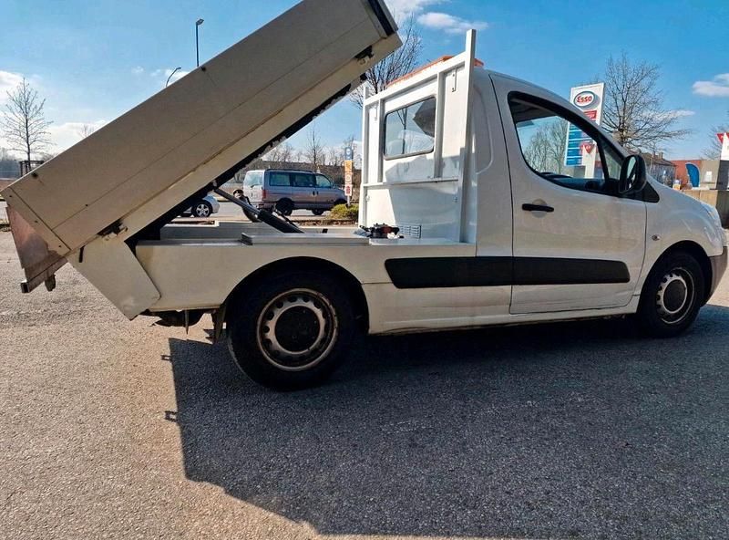 Gebraucht Peugeot Partner 90 PS (66 kW) 2011 Weiß Van / Kleinbus