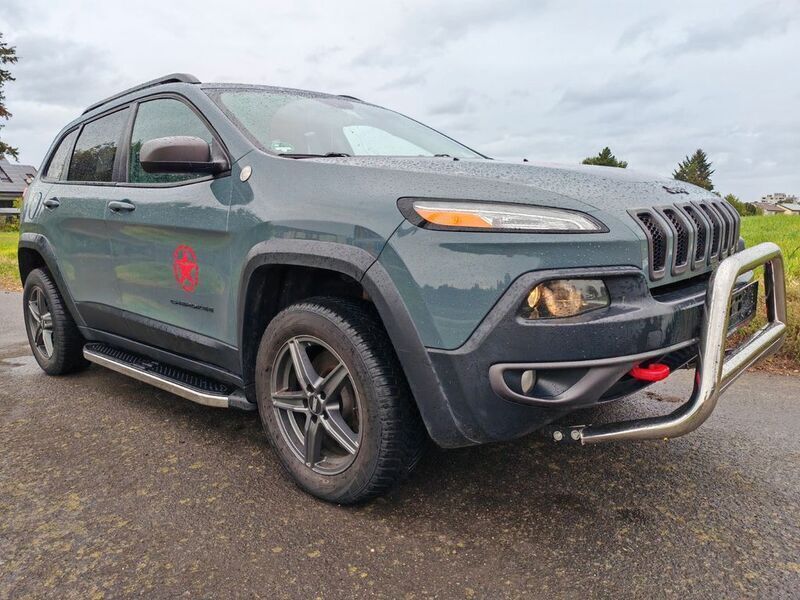 Grau Gebraucht 2015 Jeep Cherokee Trailhawk SUV | 19.000 € - Bild 1/4