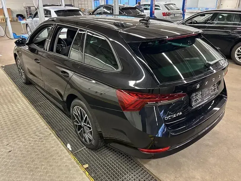 Gebraucht Skoda Octavia Clever 150 PS (110 kW) 2023 Schwarz Kombi
