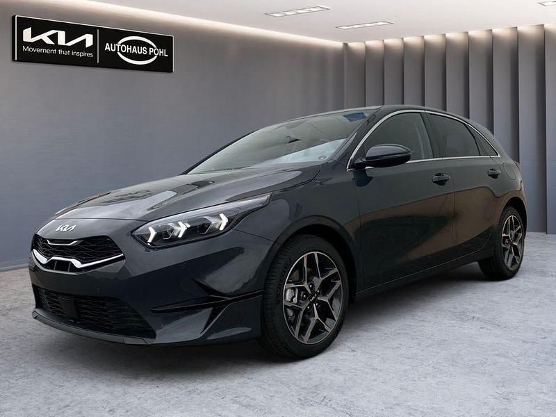Neu Kia Ceed 140 PS (102 kW) 2025 Grau Kleinwagen