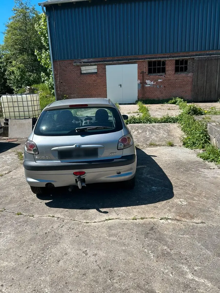 Gebraucht Peugeot 206 75 PS (55 kW) 2002 Silber Kleinwagen