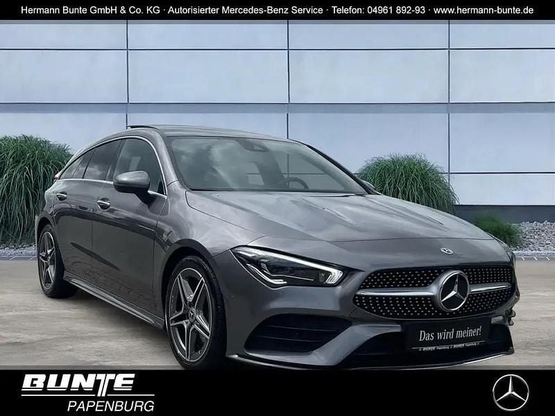 Mountaingrau (grau) Gebraucht 2021 Mercedes CLA200 AMG Kombi | 29.955 € (Fairer Preis) - Bild 1/4