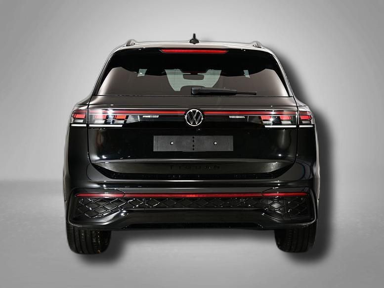 Neu VW Tiguan R-line 204 PS (150 kW) 2025 Grenadillschwarz metallic SUV