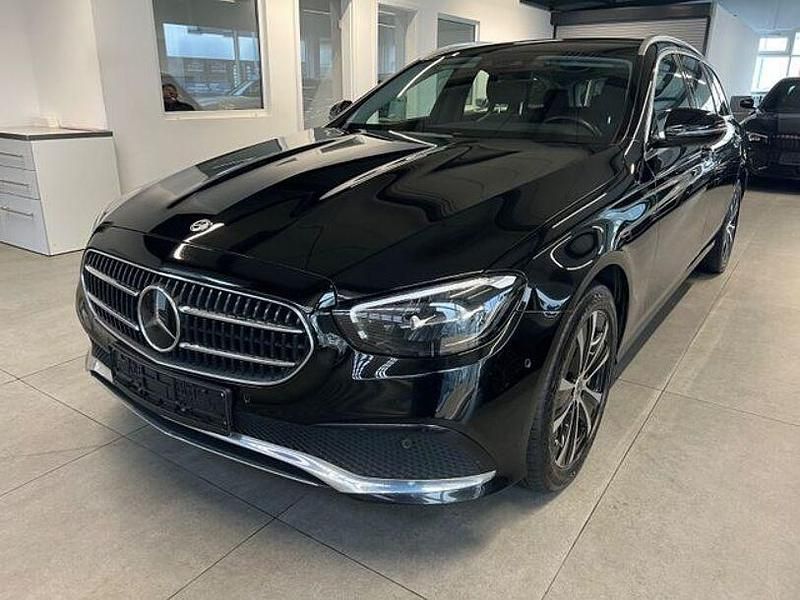 Gebraucht Mercedes E300 194 PS (142 kW) 2022 Schwarz Limousine