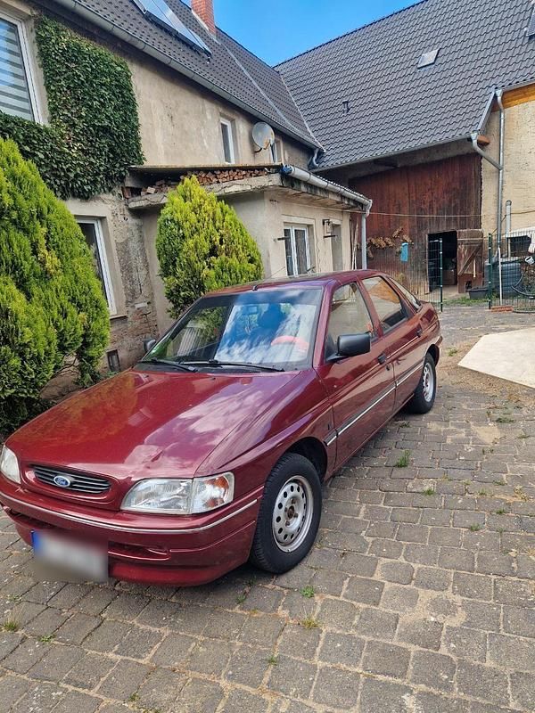 Rot Gebraucht 1994 Ford Escort Kleinwagen | 1.500 € - Bild 1/3