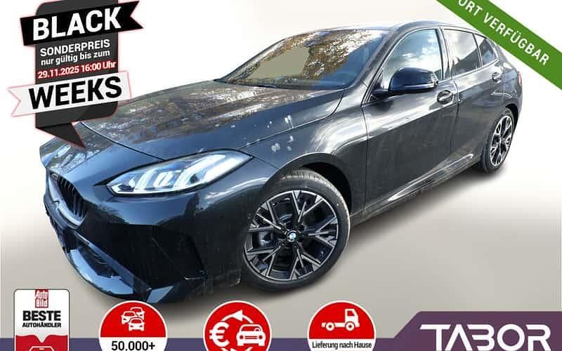 Schwarz (saphirschwarz metallic) Neu 2025 BMW 120 M Sport Kleinwagen | 35.988 € (Fairer Preis) - Bild 1/4