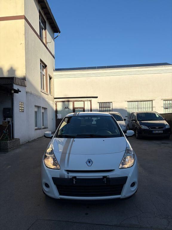 Gebraucht Renault Clio II Authentique 75 PS (55 kW) 2011 Weiß Limousine