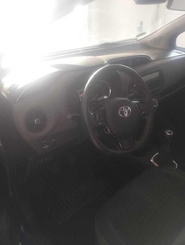 Gebraucht Toyota Yaris 111 PS (81 kW) 2020 Blau Limousine