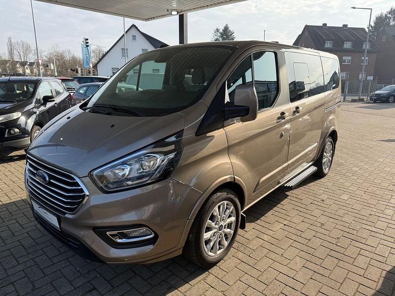 Gebraucht Ford Tourneo Titanium 185 PS (136 kW) 2019 Silber Van / Kleinbus