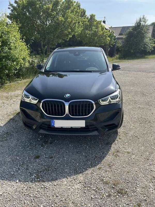 Schwarz Gebraucht 2021 BMW X1 Advantage SUV | 22.590 € (Guter Preis) - Bild 1/4
