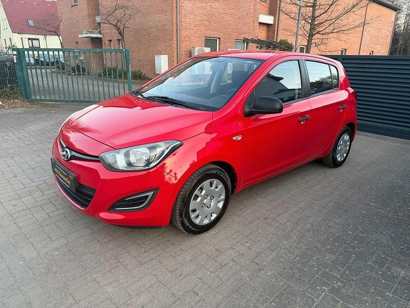 Gebraucht Hyundai i20 Edition 86 PS (63 kW) 2013 Rot Kleinwagen