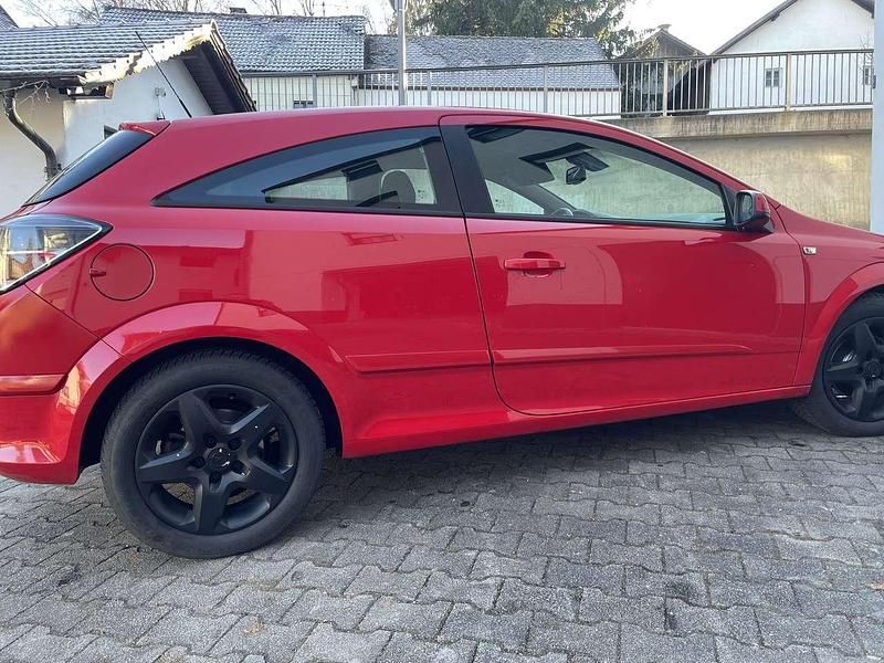 Gebraucht Opel Astra GTC Innovation 90 PS (66 kW) 2008 Rot Limousine