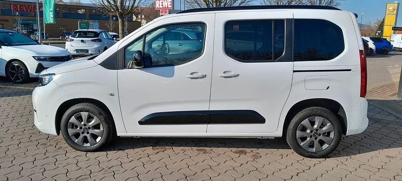 Gebraucht Opel Combo Life 131 PS (96 kW) 2024 Weiß Van / Kleinbus