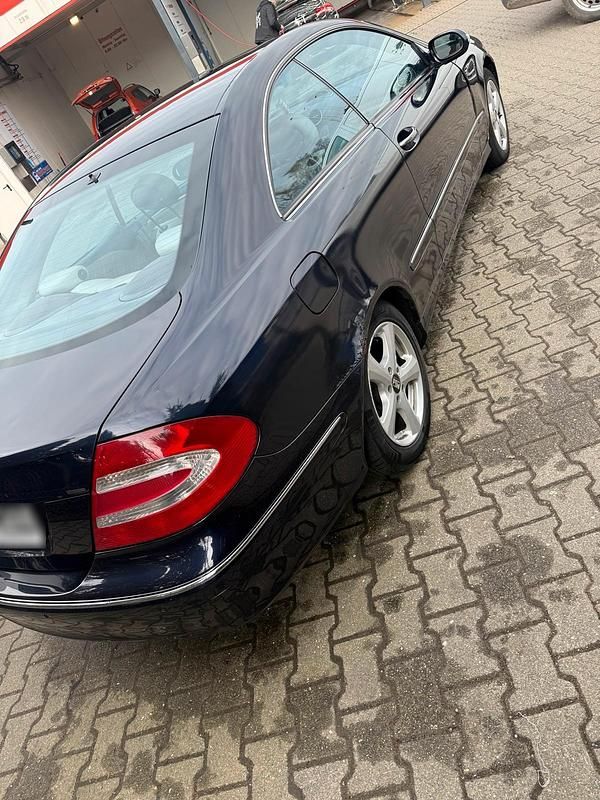 Gebraucht Mercedes CLK320 310 PS (228 kW) 2003 Blau Coupé
